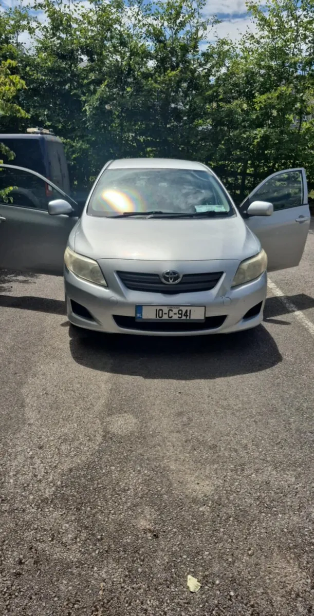 2010 Toyota corolla - Image 2