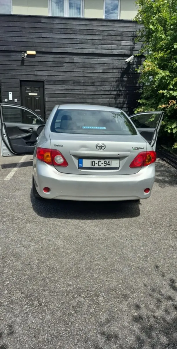2010 Toyota corolla - Image 3