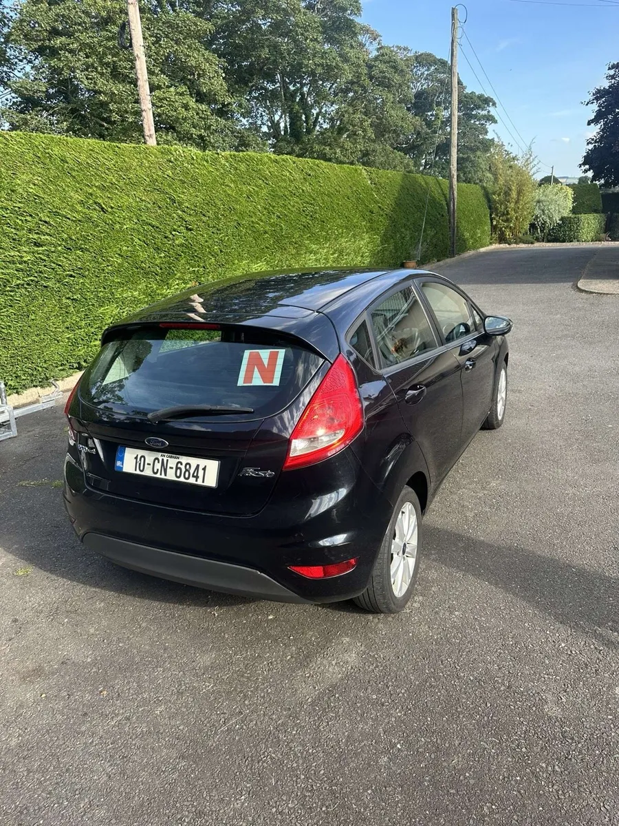 Ford Fiesta 2010 - Image 2