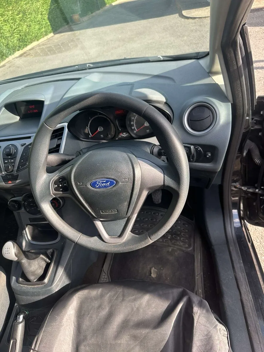 Ford Fiesta 2010 - Image 4