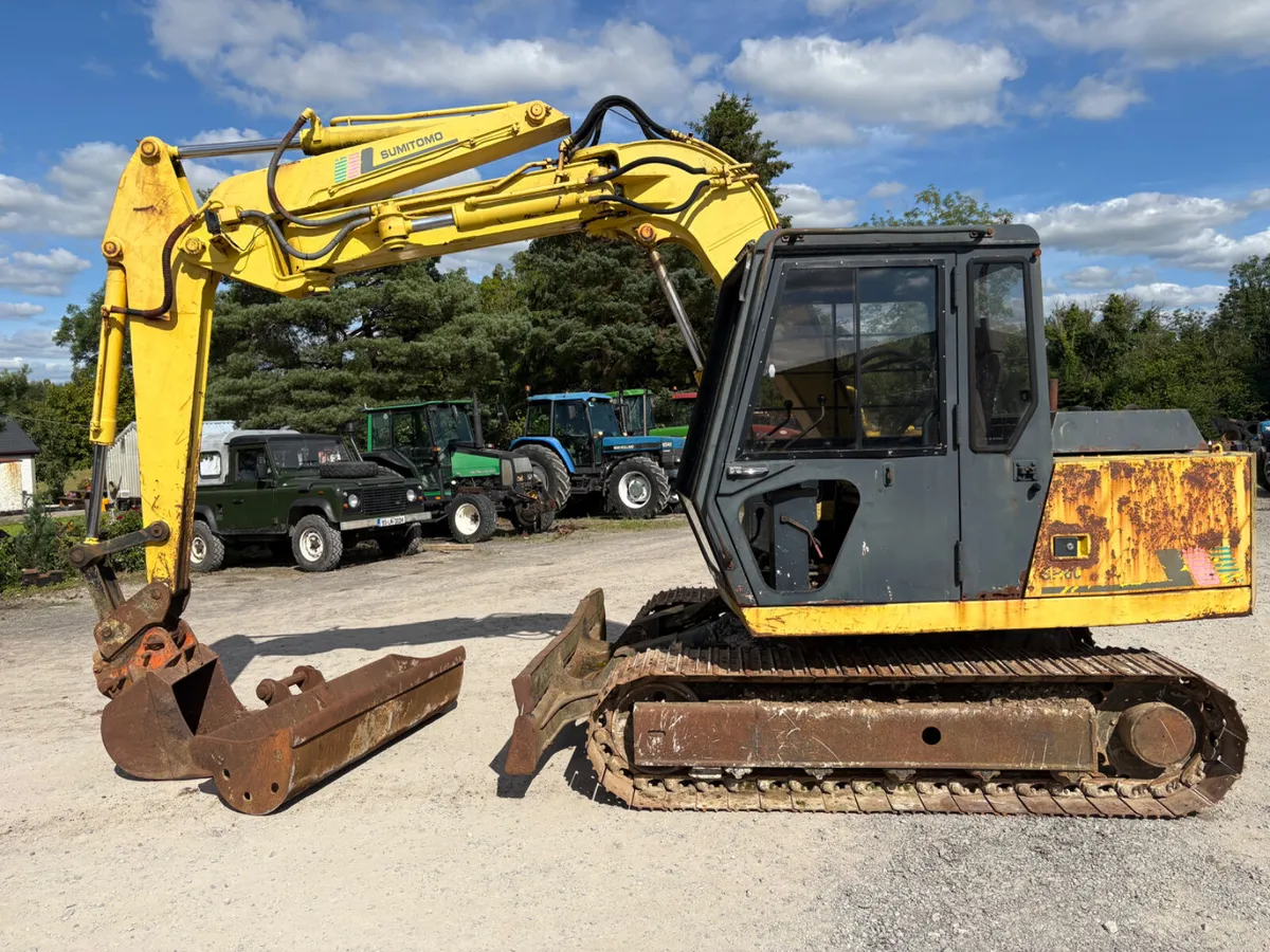 6ton digger - Image 1