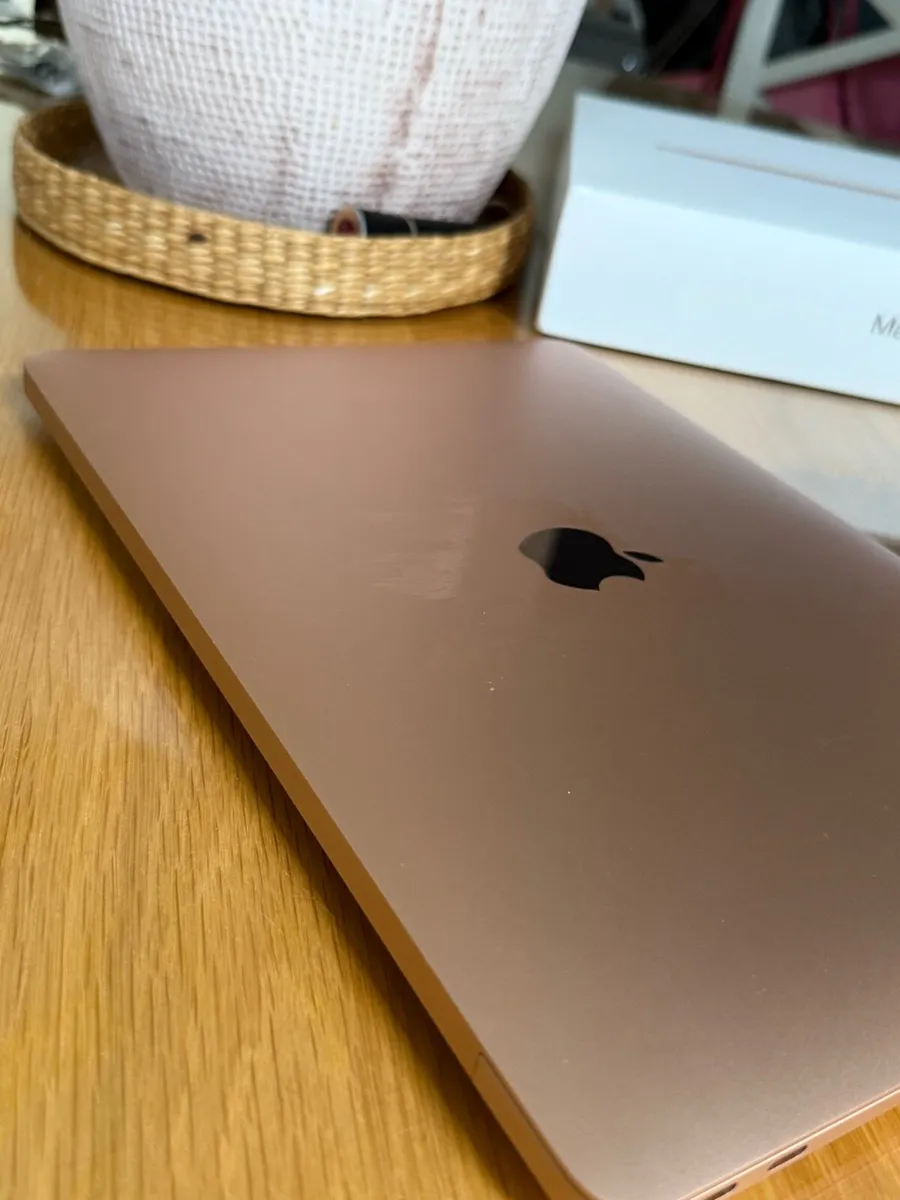 MacBook Air - Image 4
