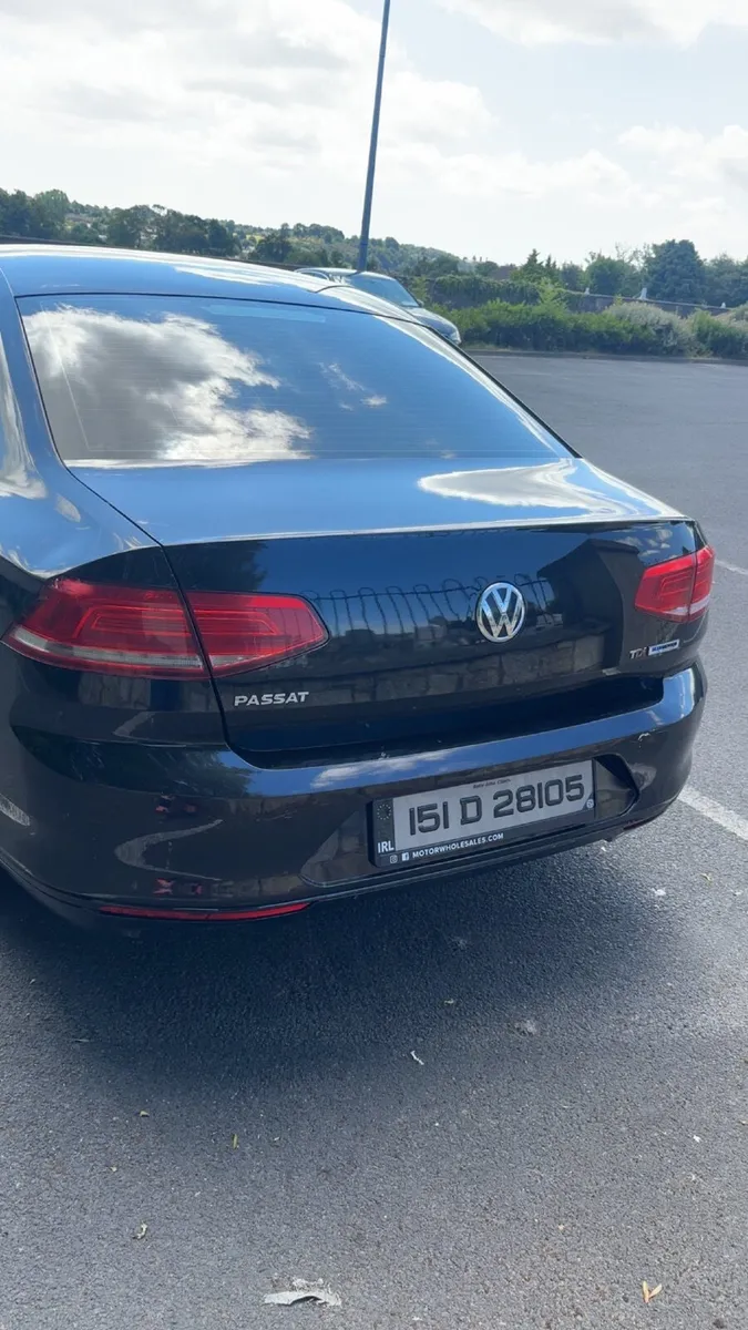 Volkswagen Passat 2015 - Image 2