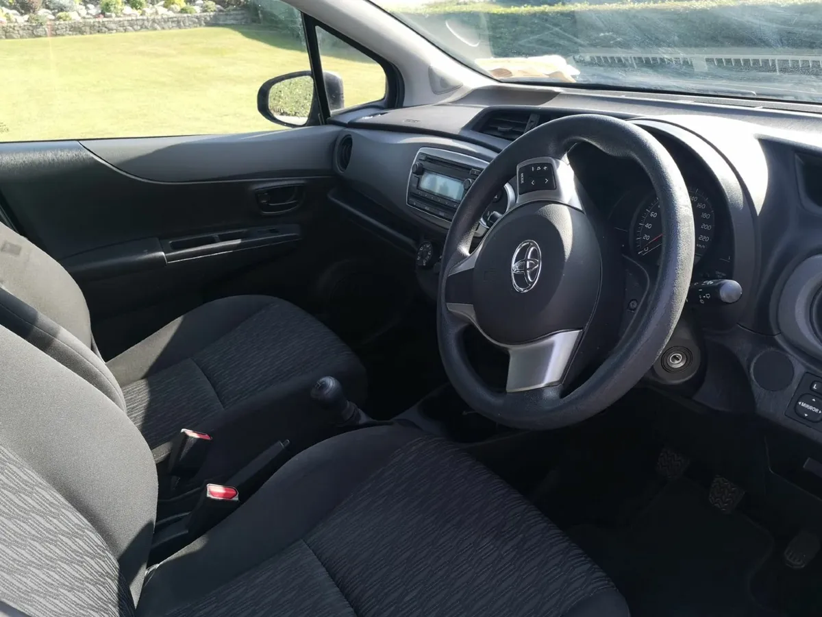 Toyota Yaris 2014 - Image 2