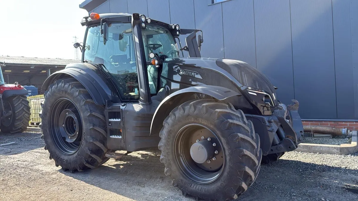 2020 valtra t174d - Image 1