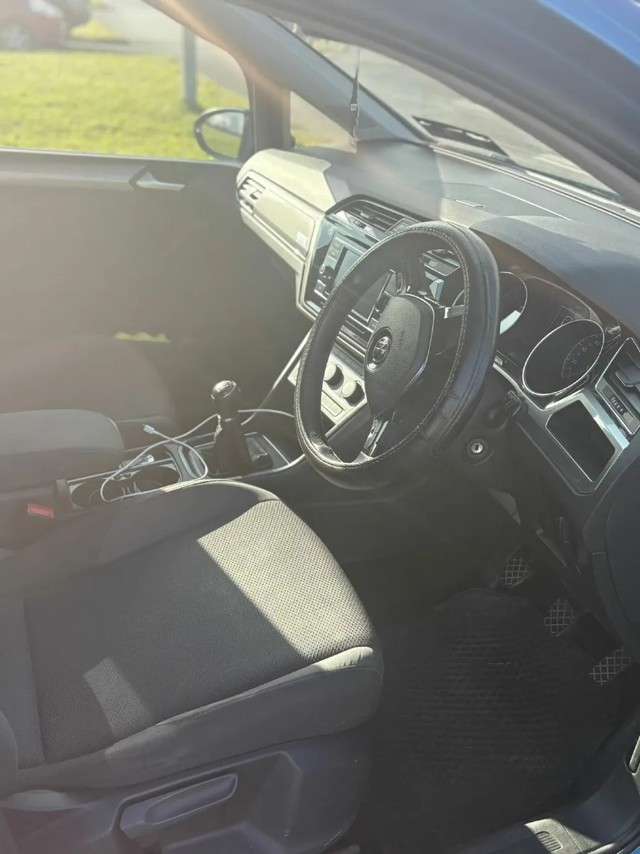 Volkswagen Touran 2019 - Image 2
