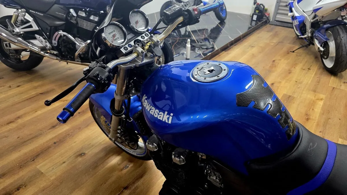 Kawasaki zr7 2002 - Image 3