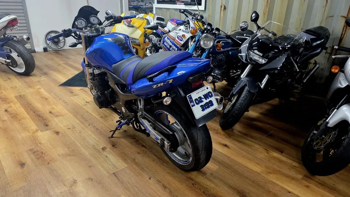 Kawasaki zr7 2002 - Image 4