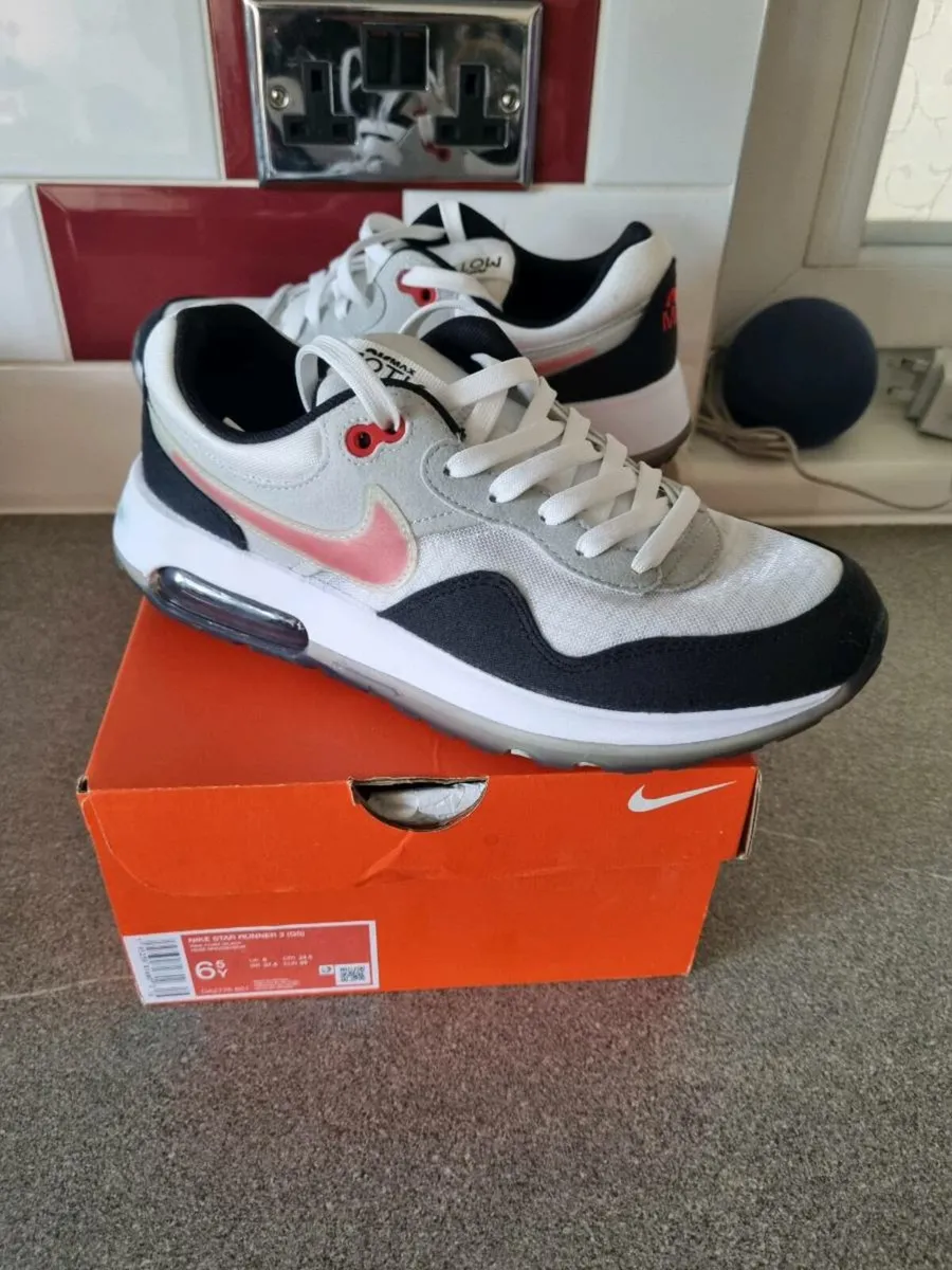 Nike air max runners - Image 1