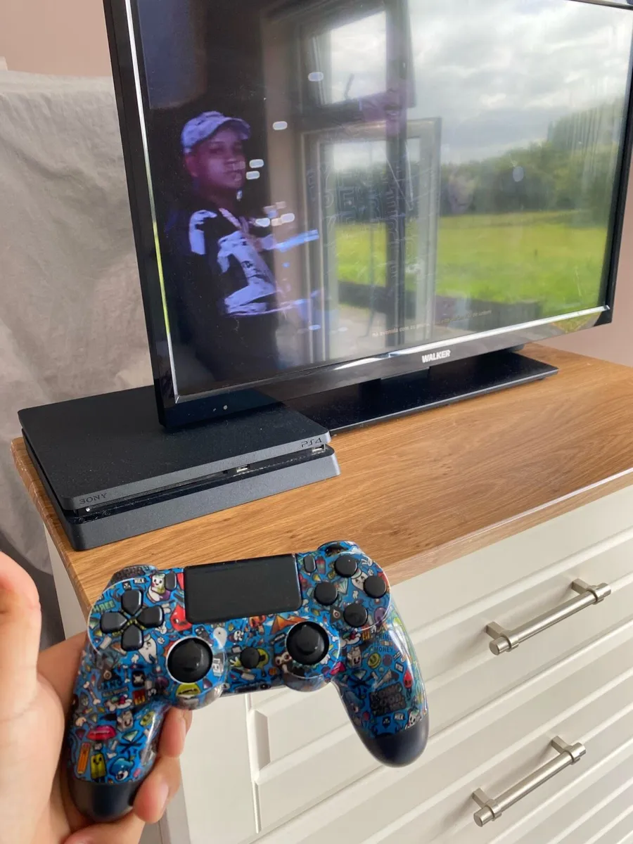 Ps4 And tv - Image 1
