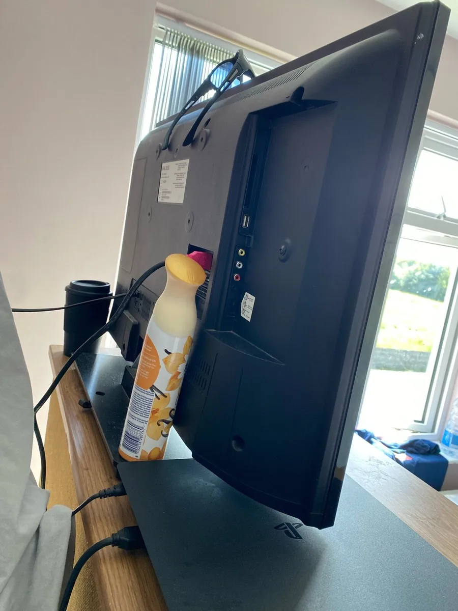 Ps4 And tv - Image 2