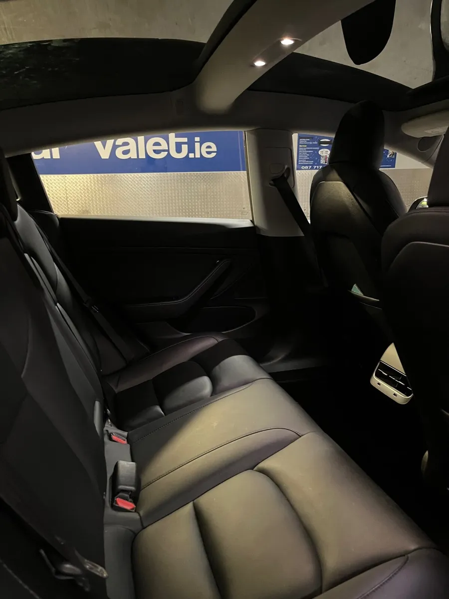 Tesla Model 3 2020 - Image 2