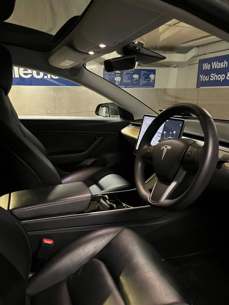 Tesla Model 3 2020 - Image 3