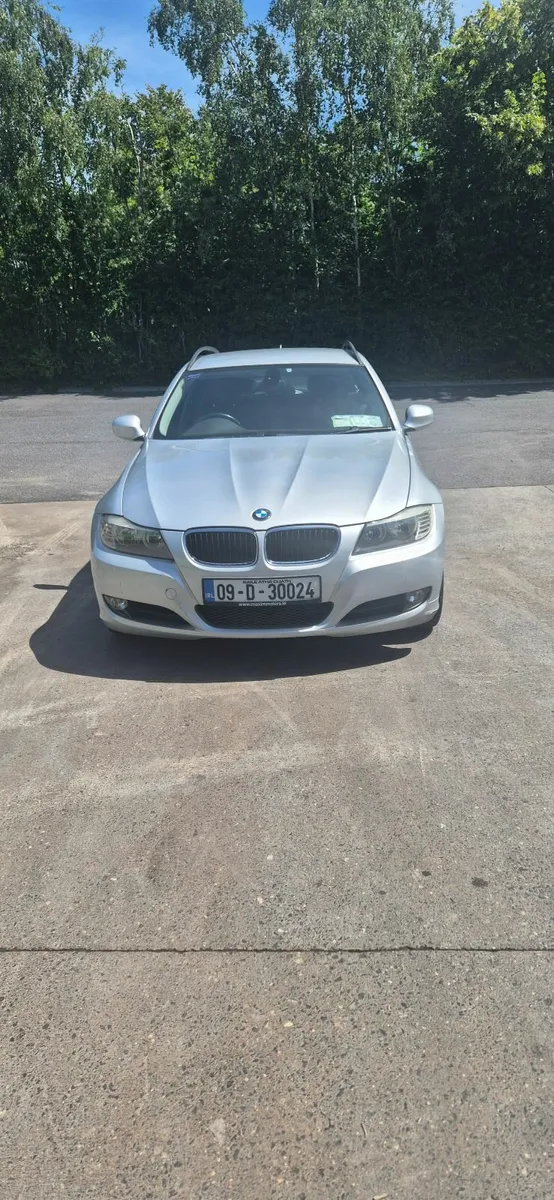 BMW 3-Series 2009 - Image 2