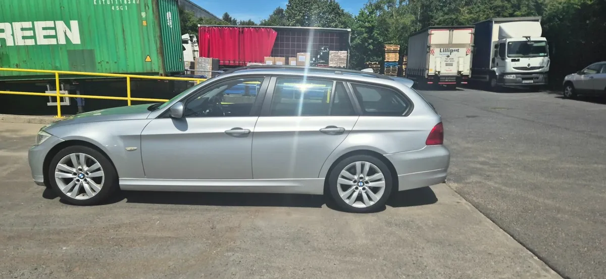 BMW 3-Series 2009 - Image 4