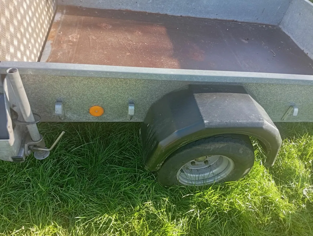 Trailer - Image 2