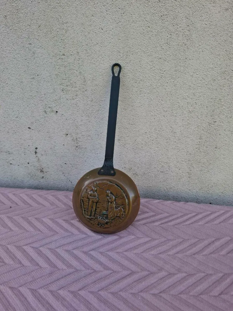 Decorative copper pan postage possible