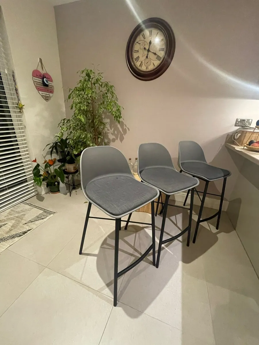 Bar stools - Image 1