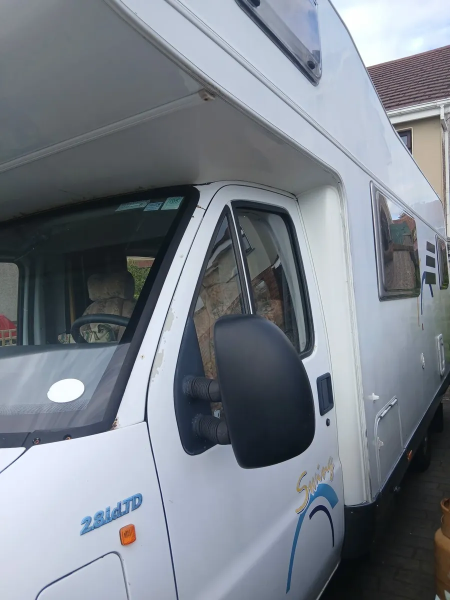 Hymer 6 berth Campervan - Image 3