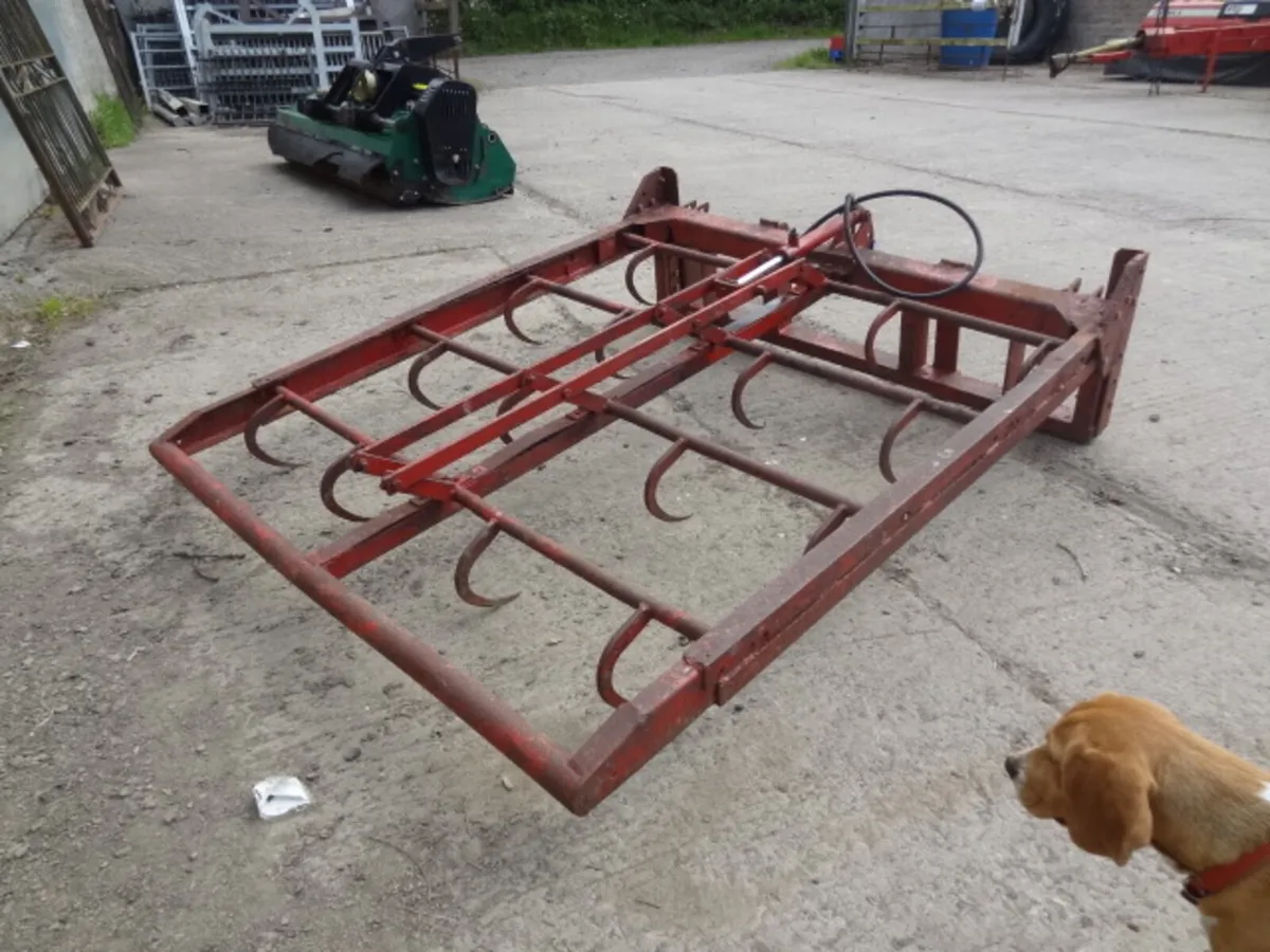 Flat 8 Bale Grab - Image 1