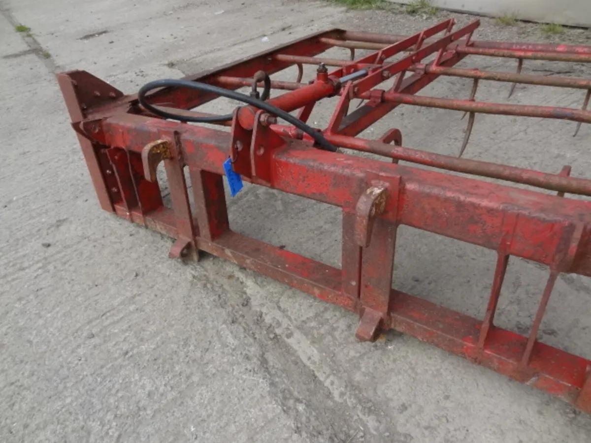 Flat 8 Bale Grab - Image 4