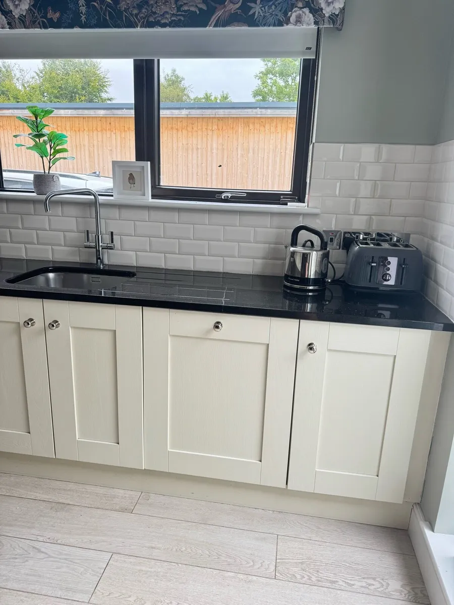 Full kitchen utility with all the extras - Image 2