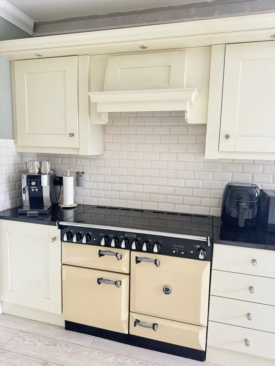 Full kitchen utility with all the extras - Image 4
