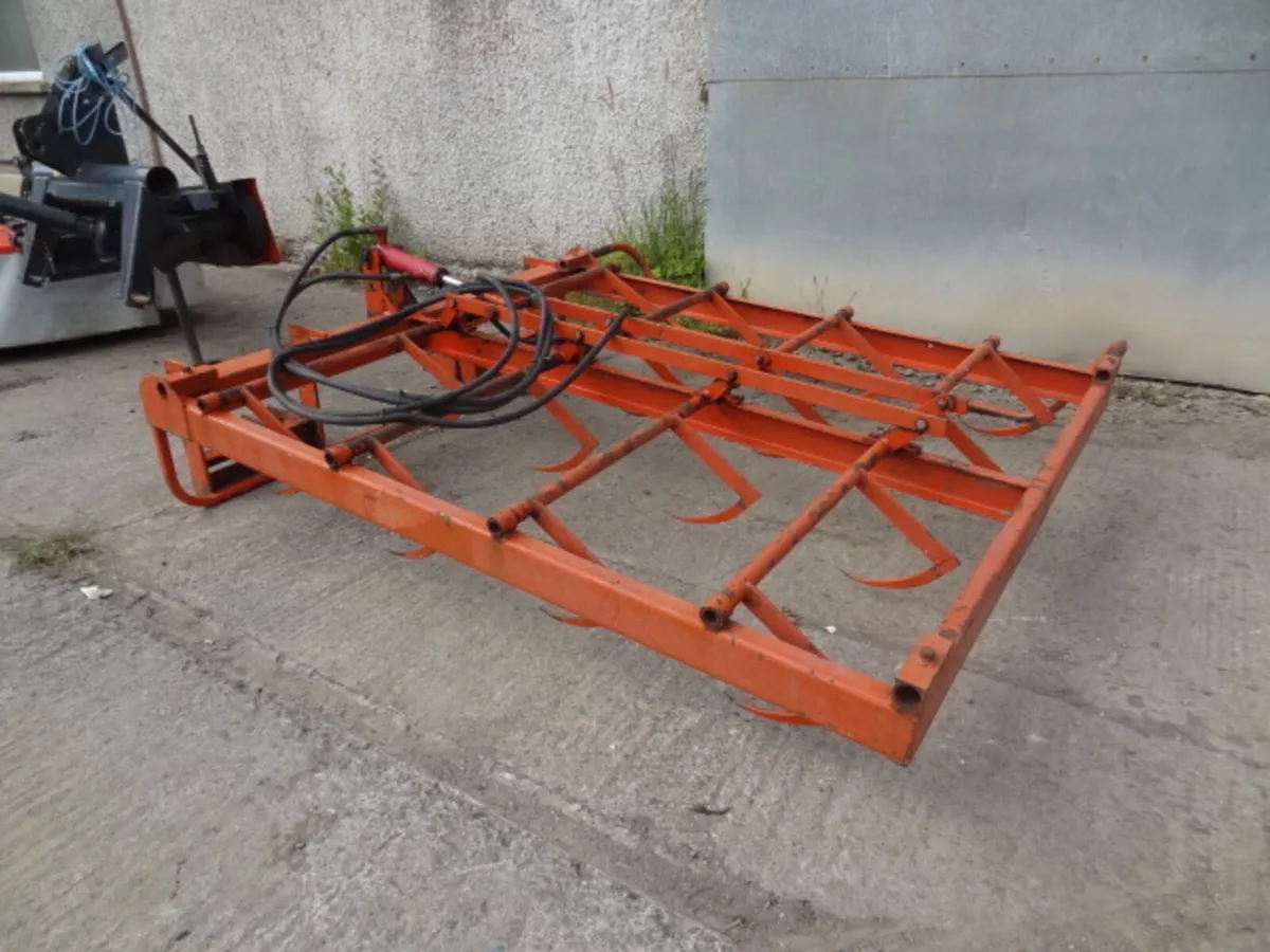 Browns Flat 8 Bale Grab - Image 2