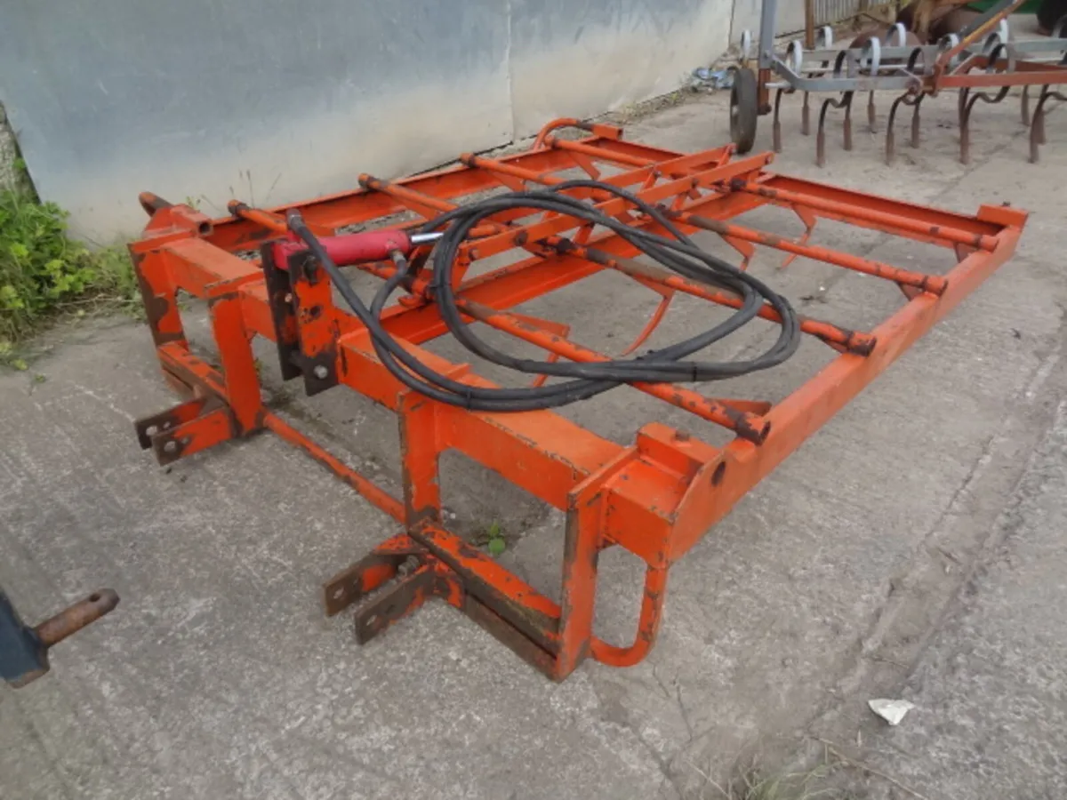 Browns Flat 8 Bale Grab - Image 3