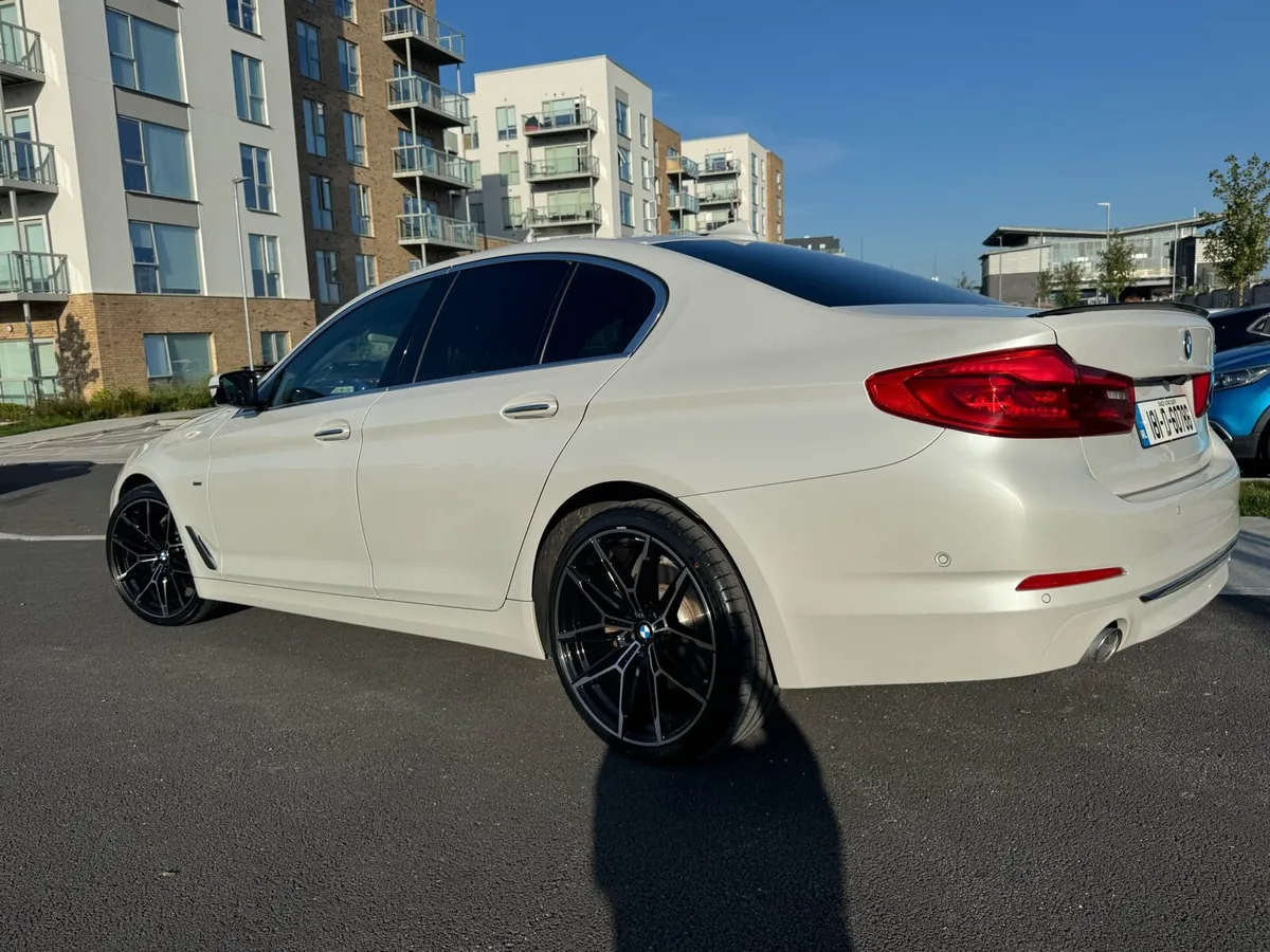 Luxury 520D, HUD Display, Wireless charger, 62km - Image 4