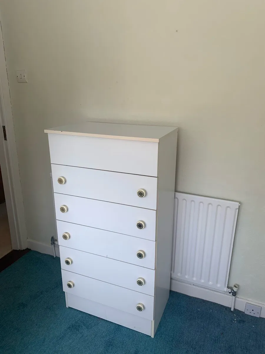 Chester drawers with mirror - Image 1