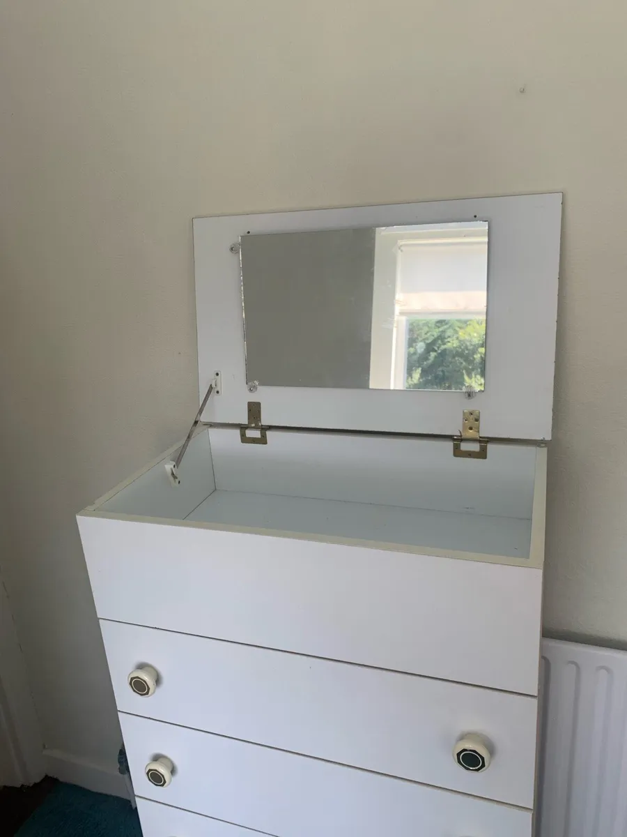 Chester drawers with mirror - Image 3