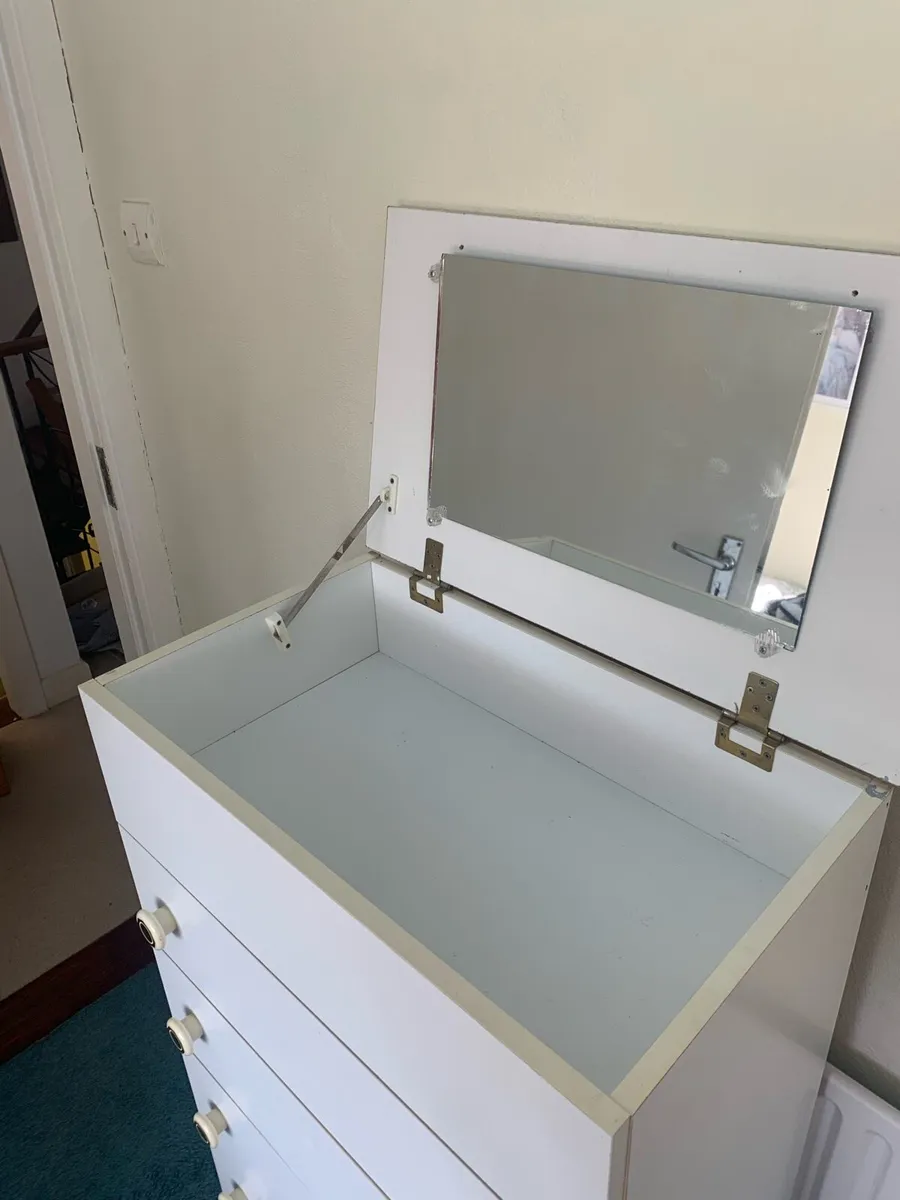 Chester drawers with mirror - Image 4