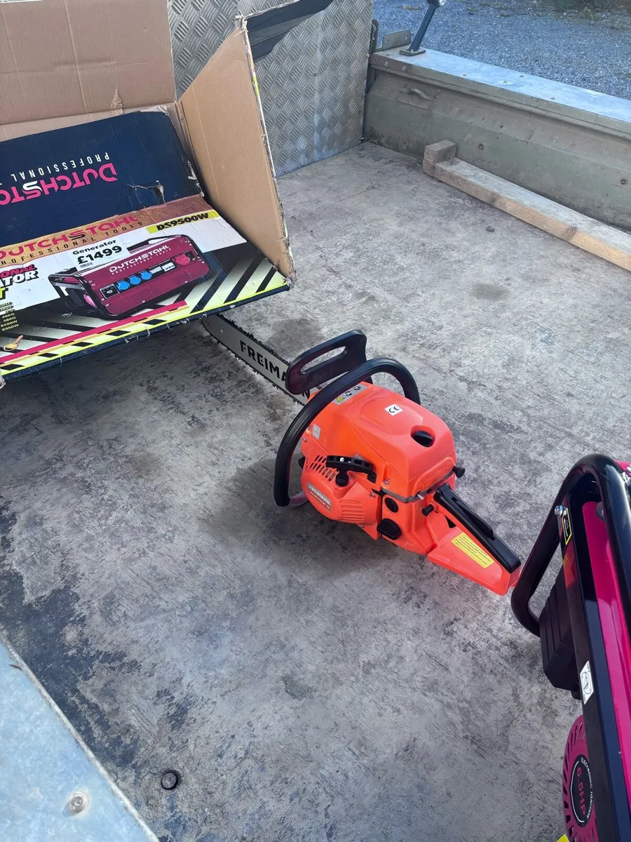Generator and chainsaw - Image 2