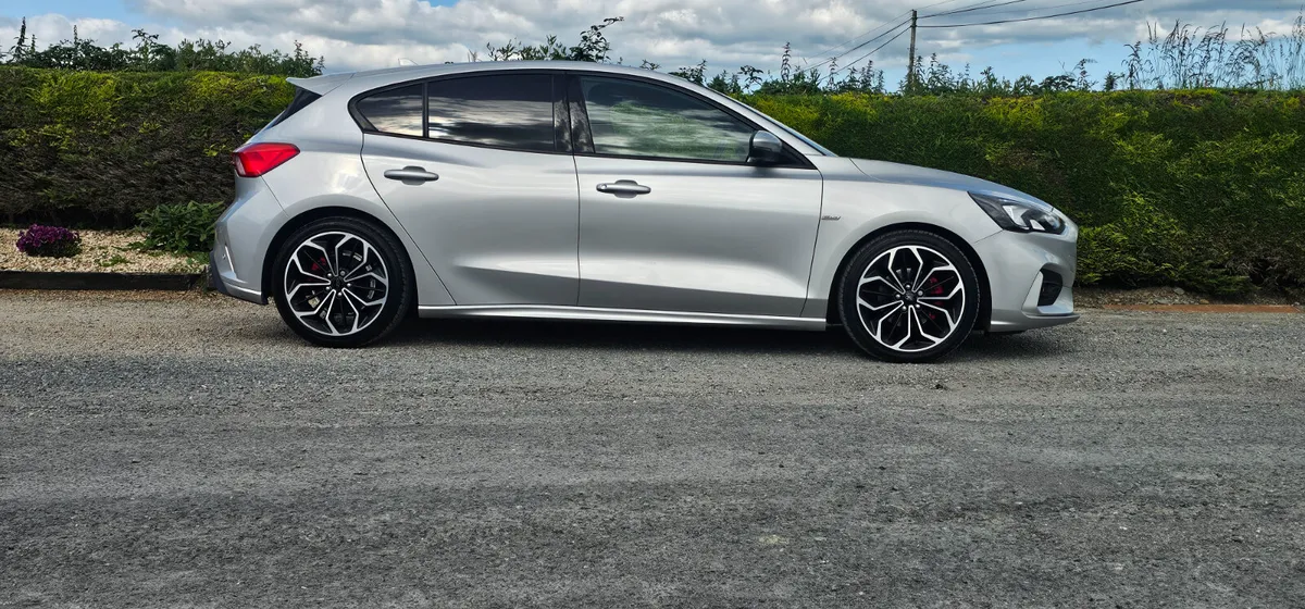 2019 Ford Focus 1.5 TDCi ST-Line X  – Top Spec - Image 4
