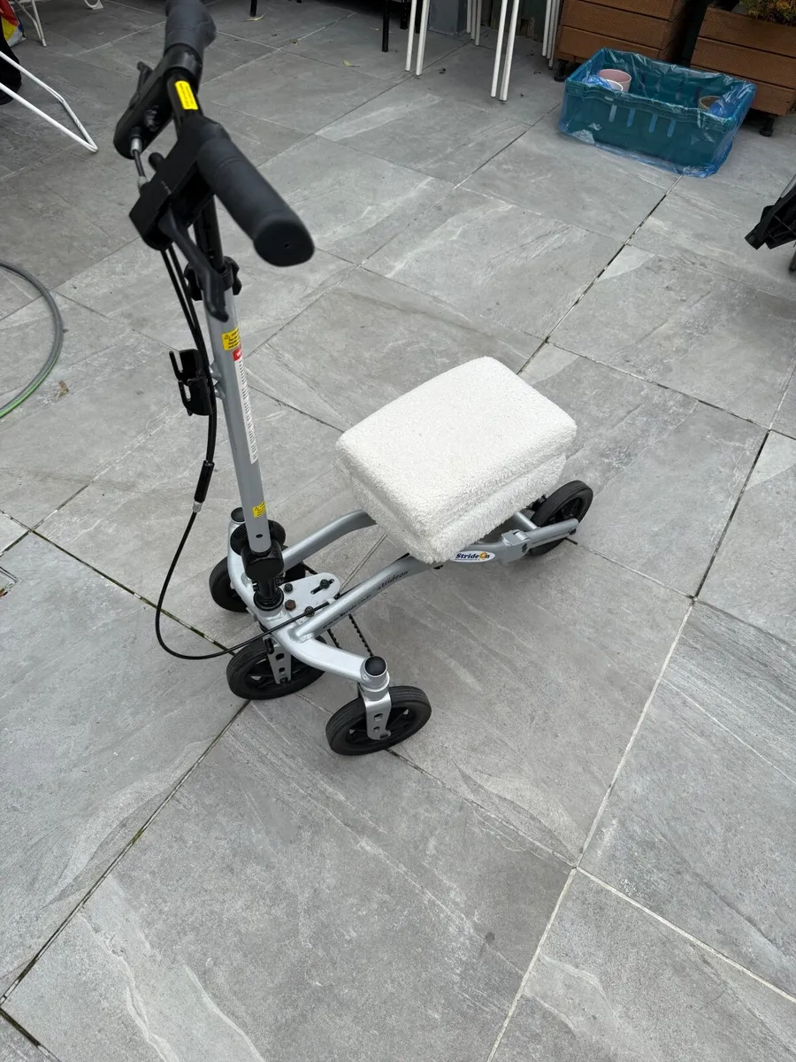 knee scooter - Image 3