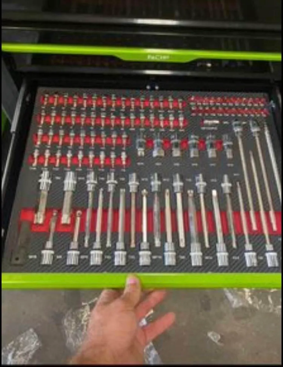 New 7 drawer tool trolley with  6 drawers of tools - Image 2