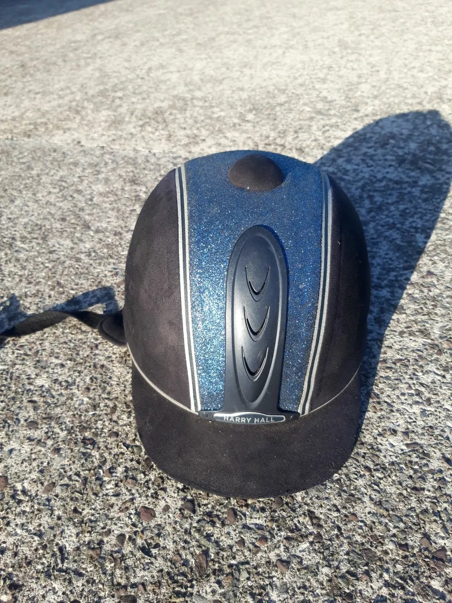 Riding helmet - Image 1