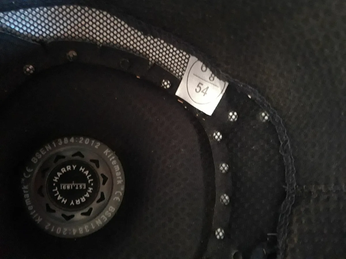 Riding helmet - Image 2
