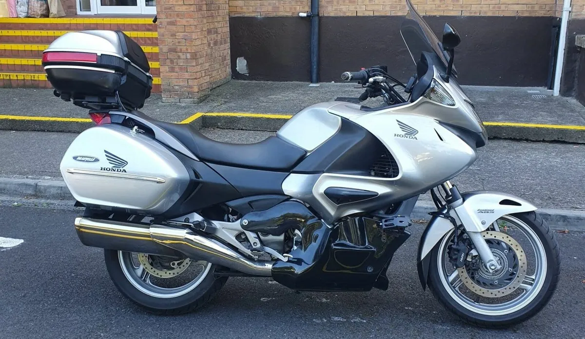 Honda Deauville 700 VA - Image 1