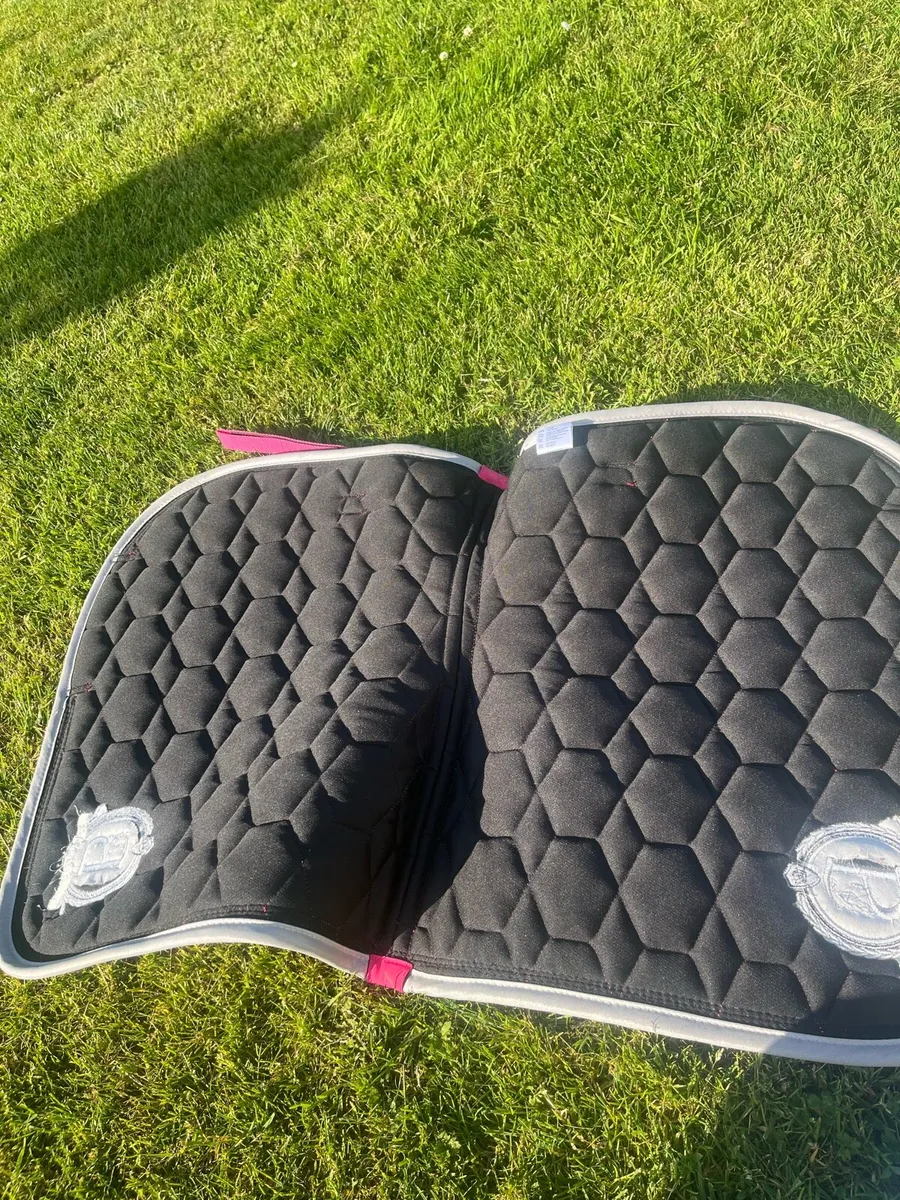 Pink Bloomfields Horse Numnah/Saddle pad - Image 3