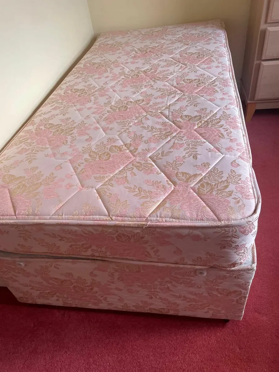 Bed - Image 1
