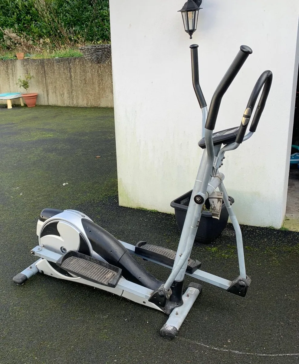 Cross trainer