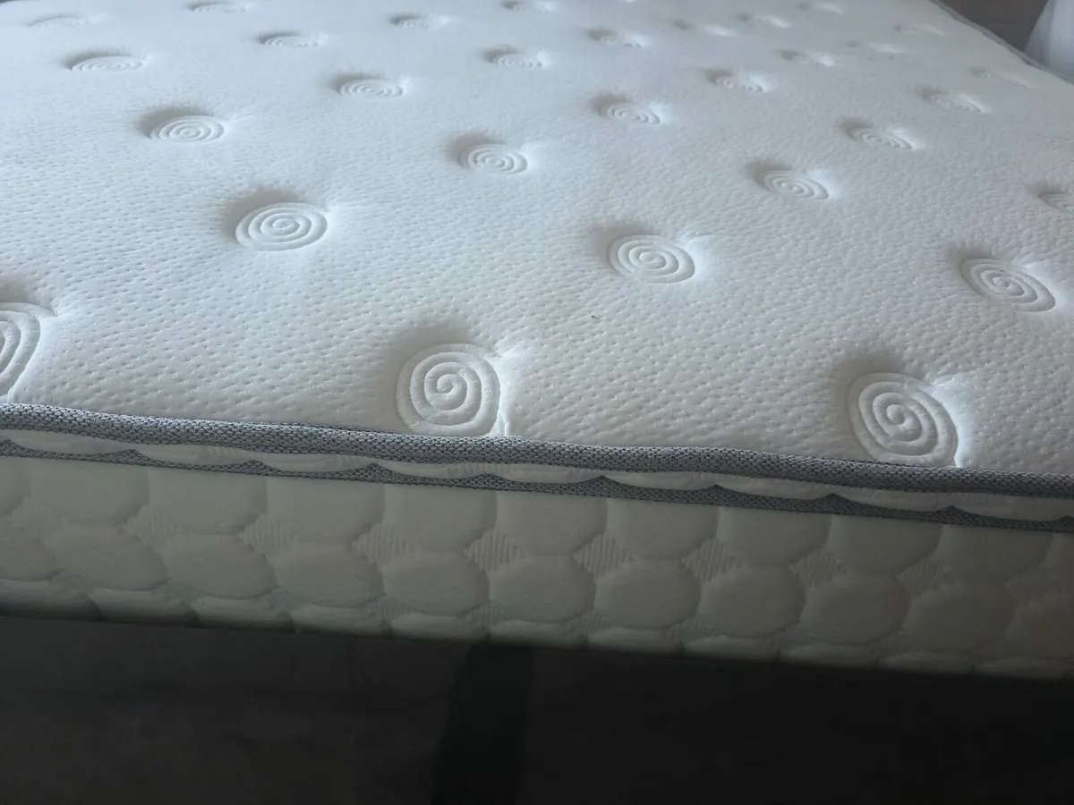 King size bed mattress - Image 3