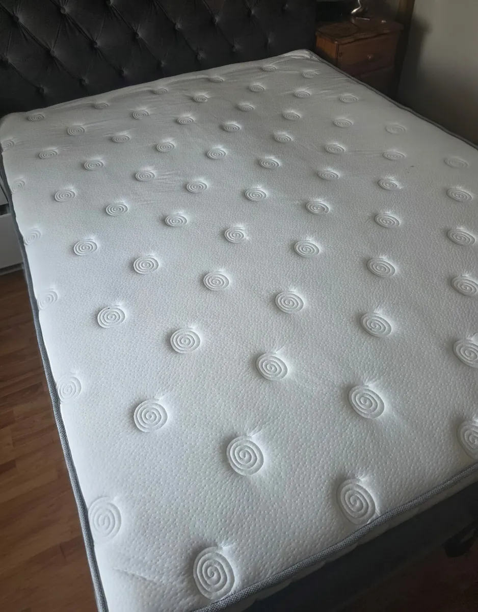 King size bed mattress - Image 4