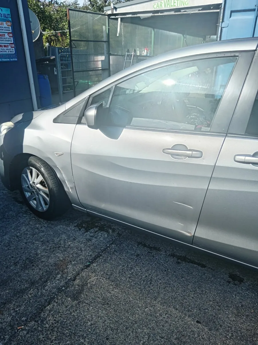Mazda Mazda5 2011 - Image 4