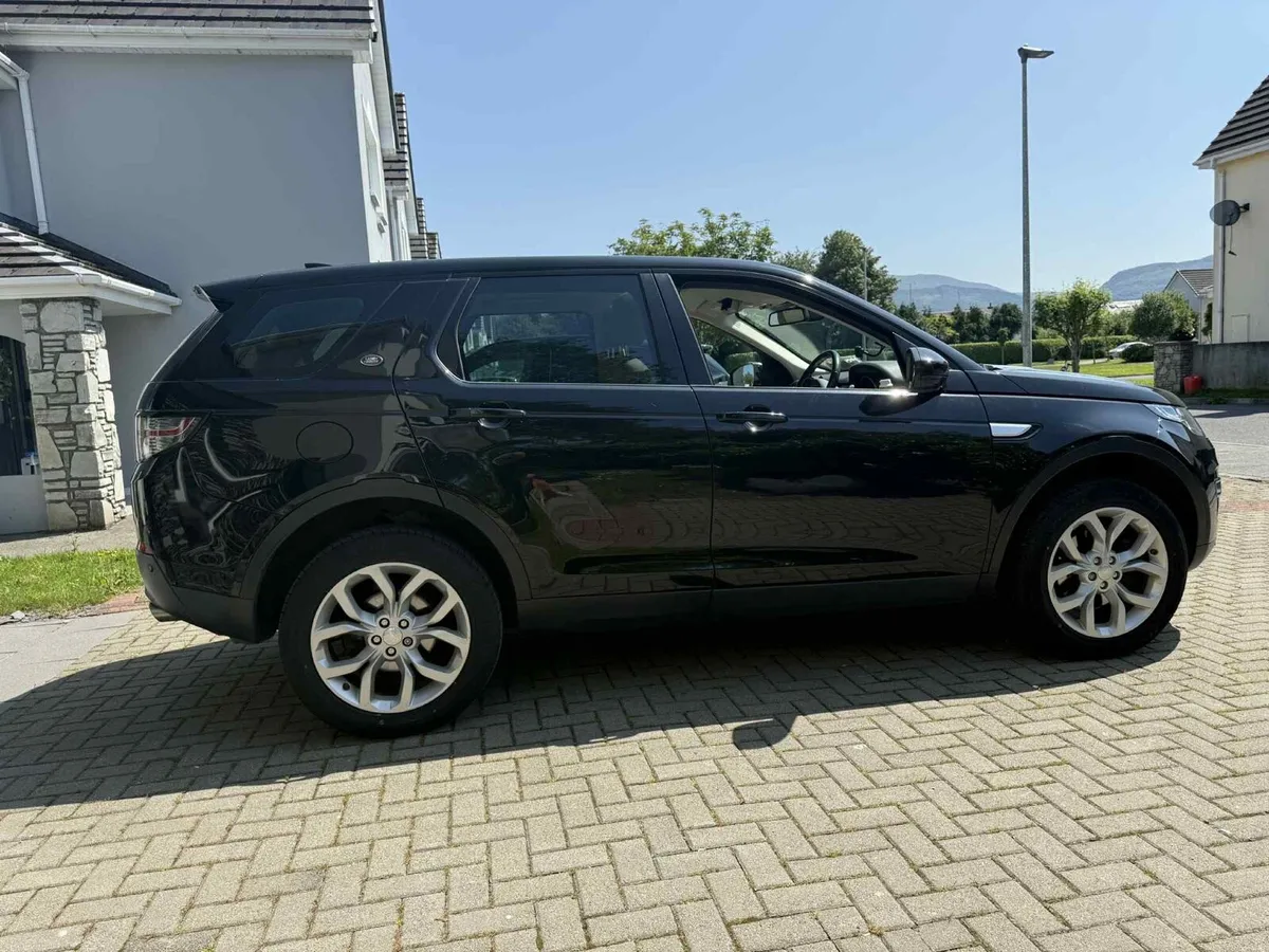 Land Rover Discovery Sport 2018 HSE Automatic - Image 2