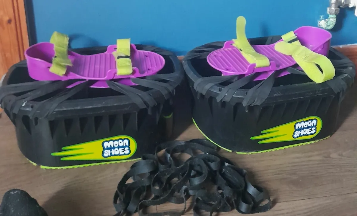 Moon shoes