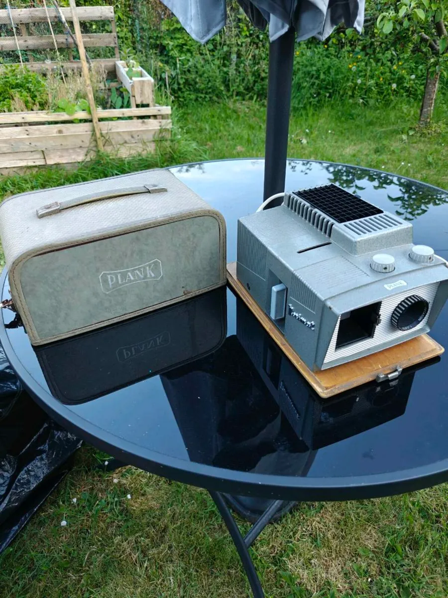 Vintage film projector - Image 1