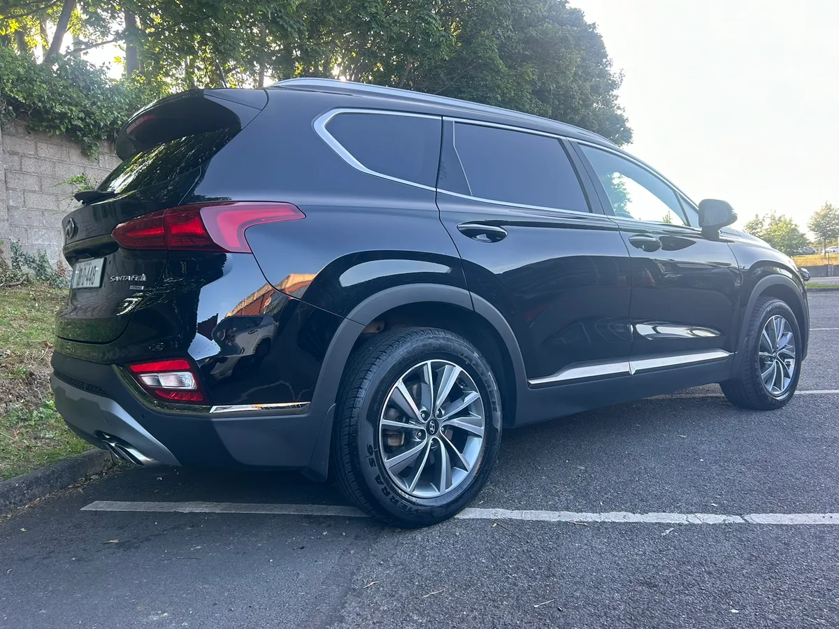 2019 HYUNDAI SANTA FE 4WD EXECUTIVE PLUS LOW KM - Image 4